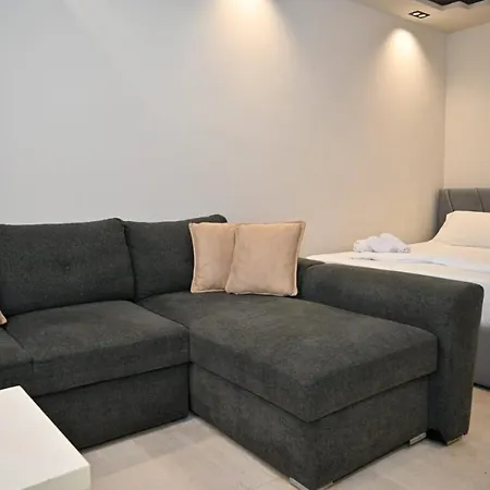 Andi Apartment