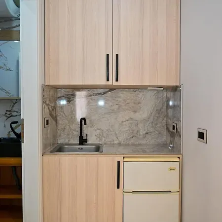 Andi Apartment *